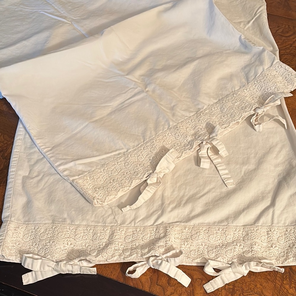 2 White Beautiful Trim Pillowcase - Picture 2 of 7